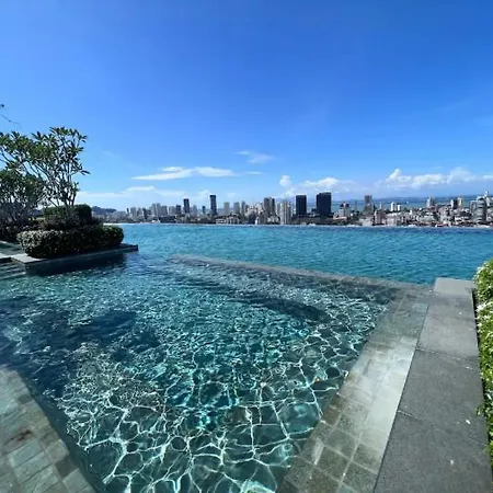 Beacon Executive Suite By Staycation Homestay